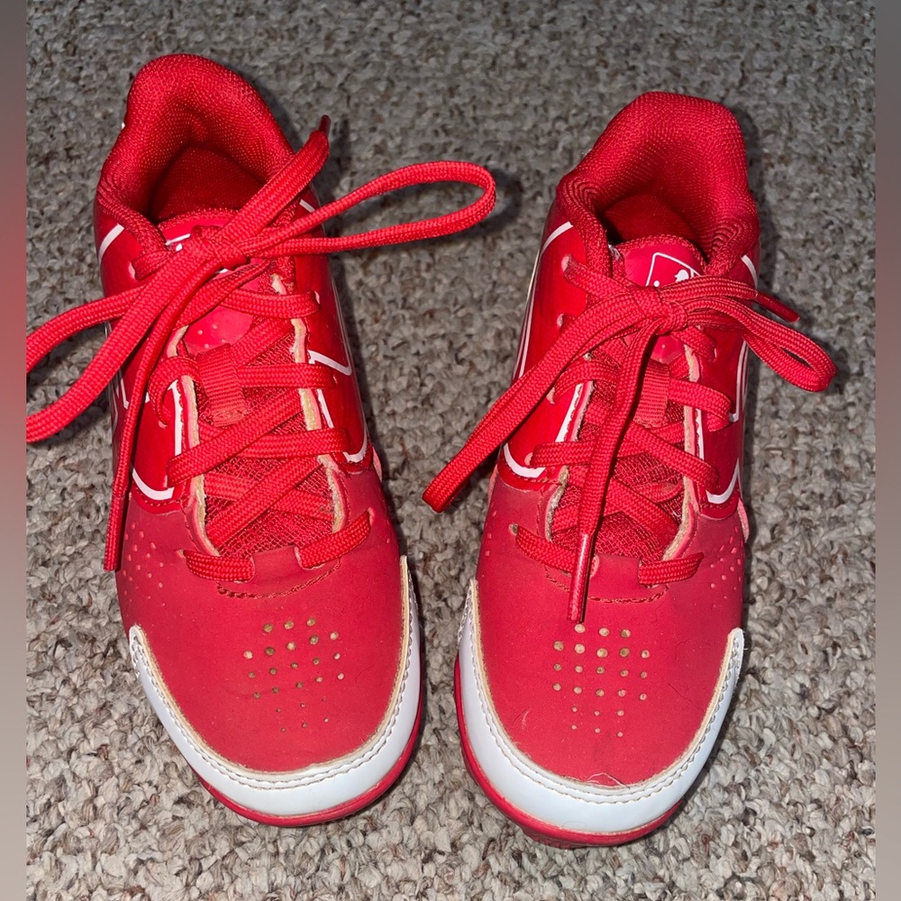 Boys Under Armour baseballl cleats, size 11